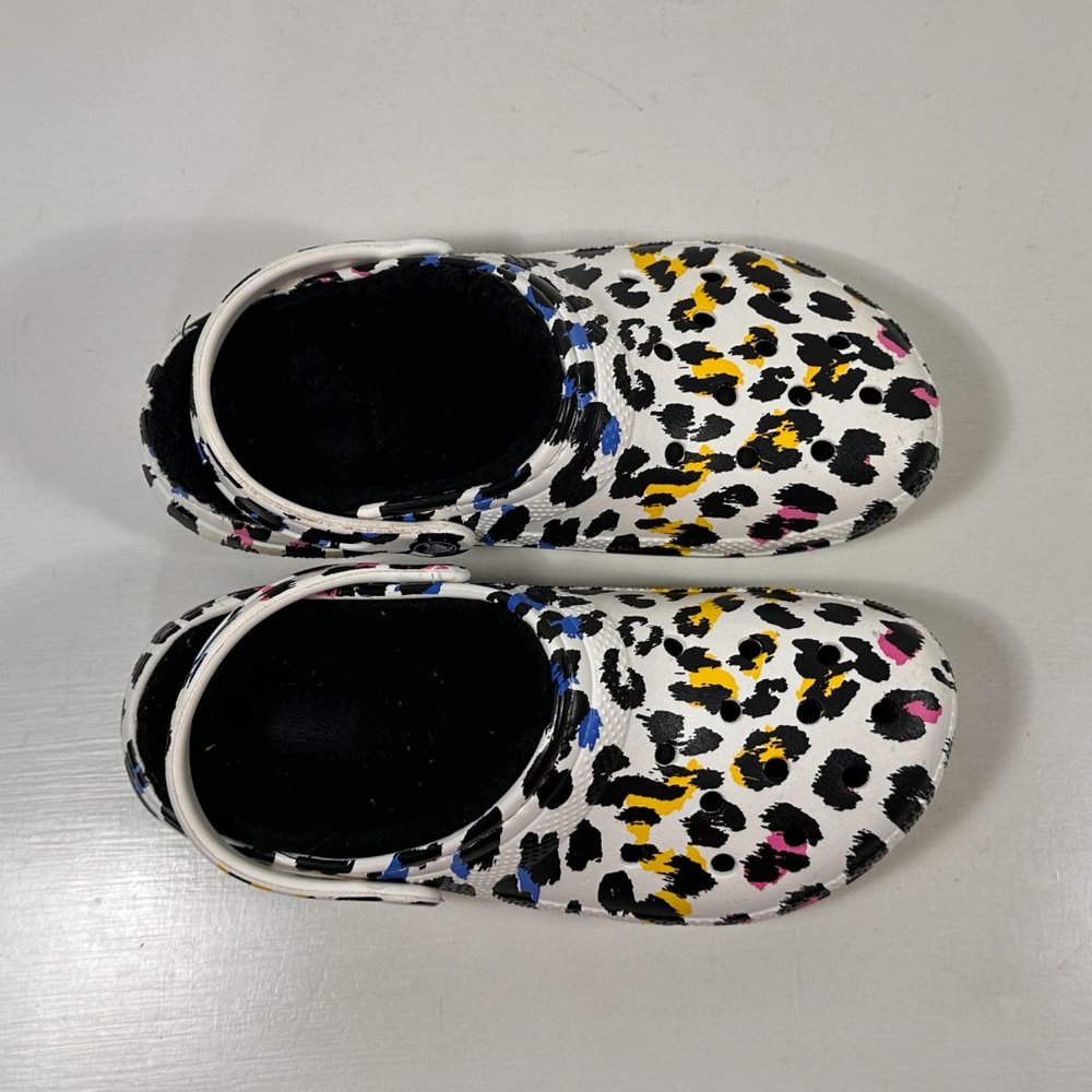 Crocs White Leopard Print Fuzzy Lined Clogs Women… - image 5